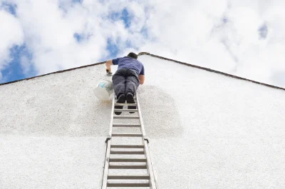 Peinture extérieure à Villeneuve-la-Rivière — façades et ravalement